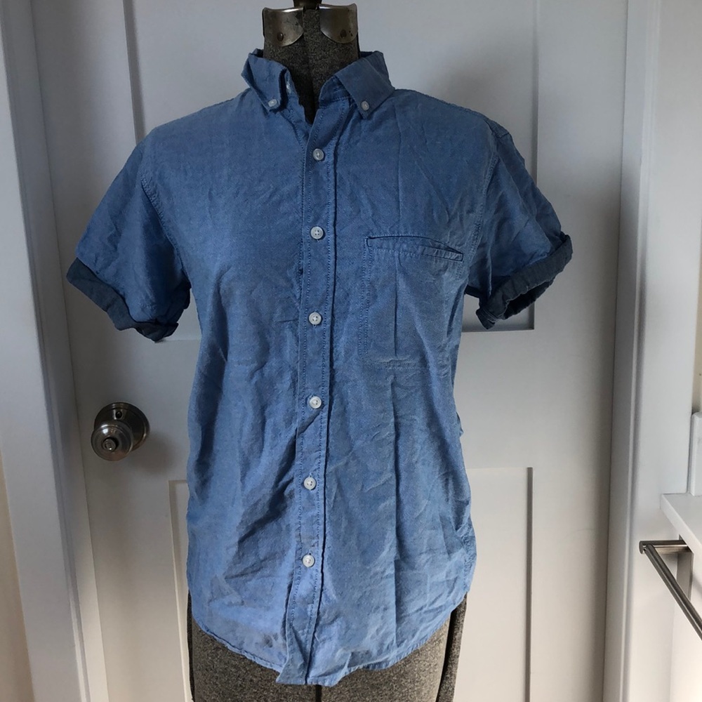Short sleeve blue button down